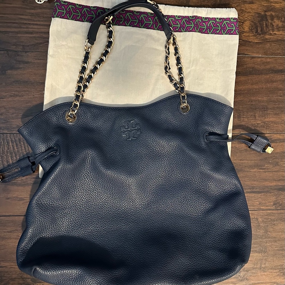 Tory Burch Navy Leather Handbagg!